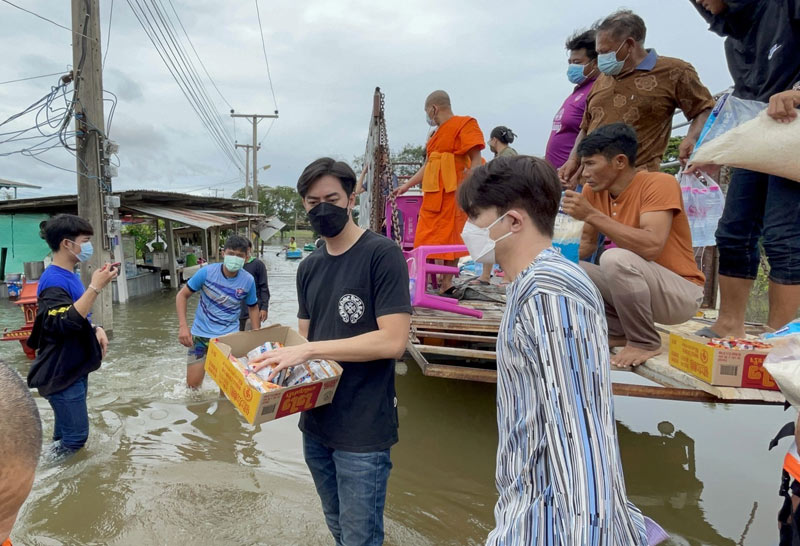 ไทยสร้างไทยลงพื้นที่สุโขทัยช่วยน้ำท่วม